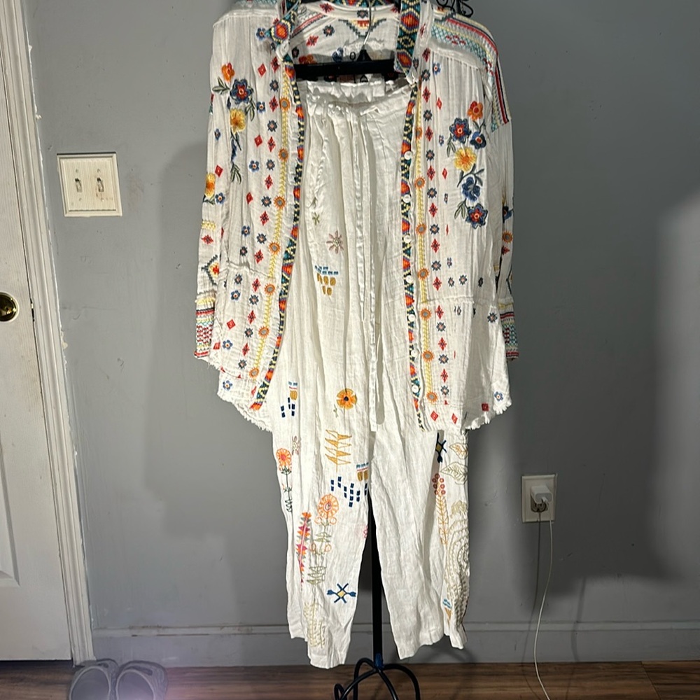 Johnny Was 2 piece pants and pants. Size M  Embellished with embroidery